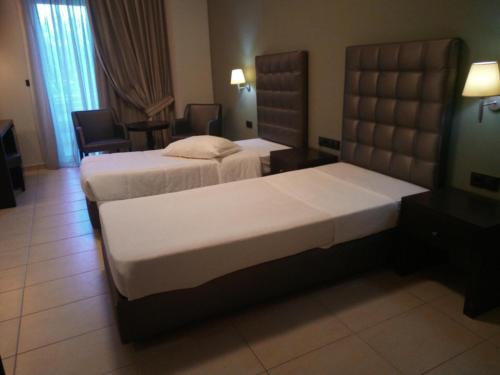 Amalias Hotel Kourouta Extérieur photo